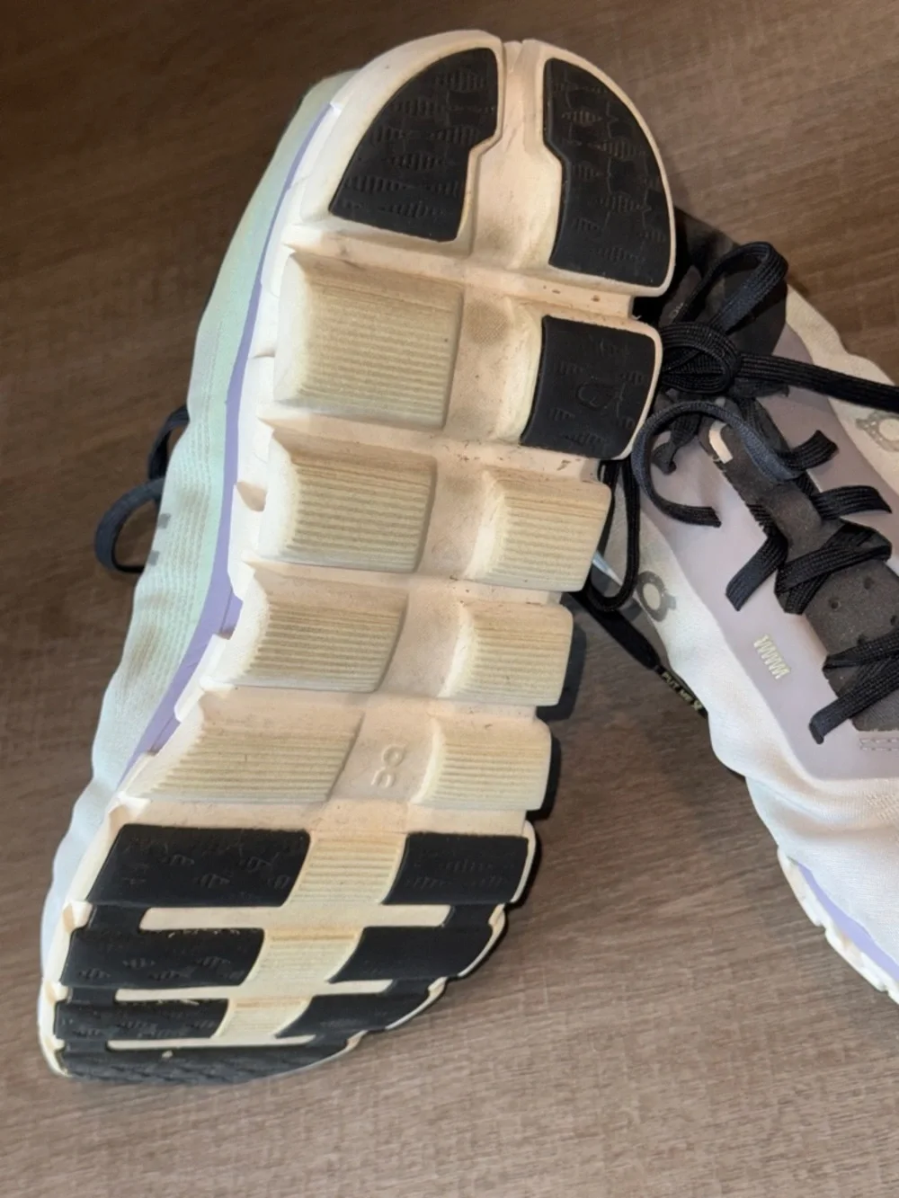 On Running Women's Sneakers in Light Gray with Lavender and Black Sz 9.5